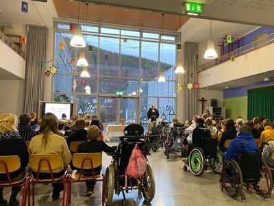 Foto des Albums: Weihnachtsgottesdienst in der Schule