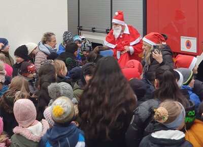 Foto des Albums: Der Weihnachtsmann in der Schule (21.12.2022)