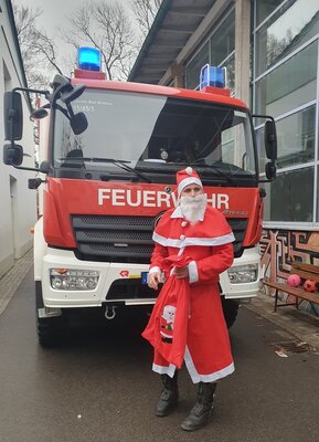 Foto des Albums: Der Weihnachtsmann in der Schule (21.12.2022)