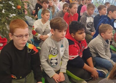 Foto des Albums: Der Weihnachtsmann in der Schule (21.12.2022)