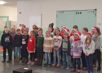 Foto des Albums: Der Weihnachtsmann in der Schule (21.12.2022)