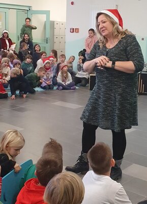 Foto des Albums: Der Weihnachtsmann in der Schule (21.12.2022)