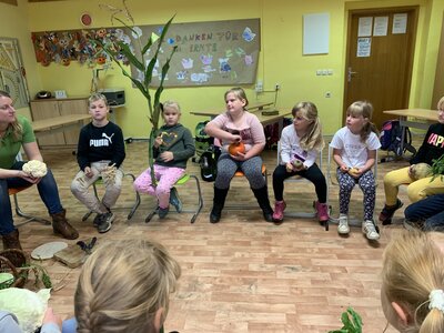 Foto des Albums: Die Länderinnen besuchen die Klasse 1a