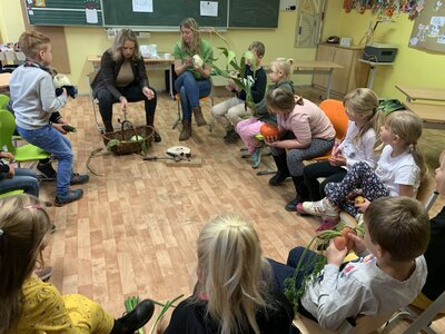 Foto des Albums: Die Länderinnen besuchen die Klasse 1a