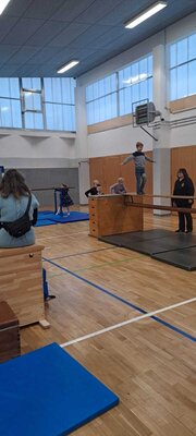 Foto des Albums: Die Turnhalle wird zum Abenteuerspielplatz für unsere Schülerinnen und Schüler