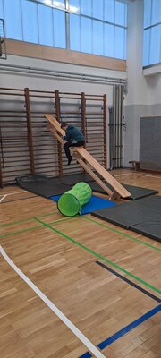 Foto des Albums: Die Turnhalle wird zum Abenteuerspielplatz für unsere Schülerinnen und Schüler