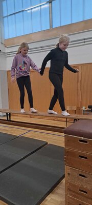Foto des Albums: Die Turnhalle wird zum Abenteuerspielplatz für unsere Schülerinnen und Schüler