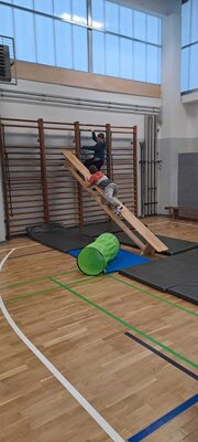 Foto des Albums: Die Turnhalle wird zum Abenteuerspielplatz für unsere Schülerinnen und Schüler