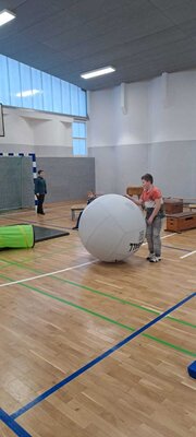 Foto des Albums: Die Turnhalle wird zum Abenteuerspielplatz für unsere Schülerinnen und Schüler
