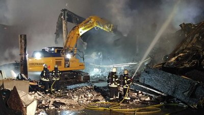 Foto des Albums: Brand 3 - Industriebrand Überlandhilfe Wehr (30.12.2022)