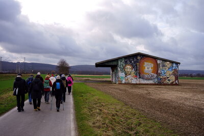 Feldscheune und wir  (Bild vergr&ouml;&szlig;ern)