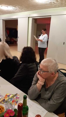 Vorschaubild: Vereinsvorsitzende Birgitt Wartmann beim verlesen des Rechenschaftsberichtes