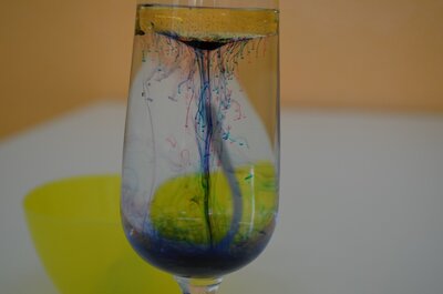 &copy; Ch.  Weisheit - Experiment Feuerwerk im Glas 2  (Bild vergr&ouml;&szlig;ern)