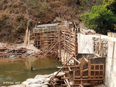 Foto des Albums: Die Staumauer wächst weiter