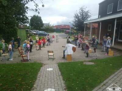 Unser gro&szlig;es Schulgel&auml;nde mit dem gr&uuml;nen Klassenzimmer und verschiedenen anderen Pl&auml;tzen bot dies gut an.  (Bild vergr&ouml;&szlig;ern)
