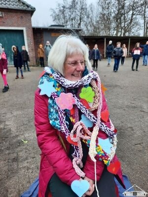 Besonders freuen wir uns, dass sie uns weiterhin als Plattdeutsch-Fachfrau in der Plattdeutsch-AG erhalten bleibt.  (Bild vergr&ouml;&szlig;ern)