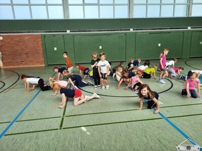 In Deutsch, Mathe und Sport wurde gemeinsam ge&uuml;bt, gezeigt, was man schon konnte und gespielt.  (Bild vergr&ouml;&szlig;ern)