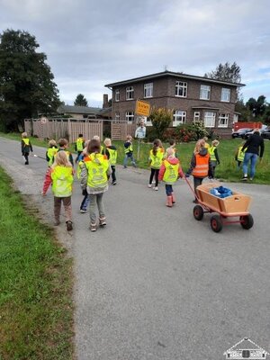leanup Day 2022 an unserer Schule - alle Klassen waren flei&szlig;ig dabei.  (Bild vergr&ouml;&szlig;ern)