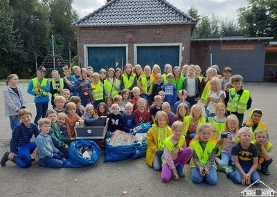 leanup Day 2022 an unserer Schule - alle Klassen waren flei&szlig;ig dabei.  (Bild vergr&ouml;&szlig;ern)