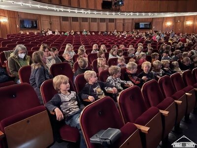 Besuch des M&auml;rchens "Br&uuml;derchen und Schwesterchen" im Theater in Bremerhaven  (Bild vergr&ouml;&szlig;ern)