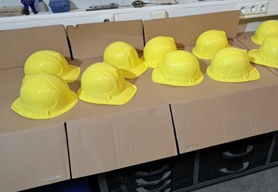 Die Helme vor der Lackierung  (Bild vergr&ouml;&szlig;ern)