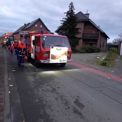 Die L&ouml;schzwerge in Aktion  (Bild vergr&ouml;&szlig;ern)