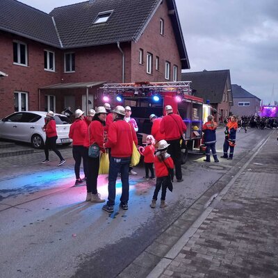 Die L&ouml;schzwerge in Aktion  (Bild vergr&ouml;&szlig;ern)