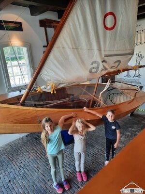 Schifffahrtsmuseum und Lissi_2  (Bild vergr&ouml;&szlig;ern)