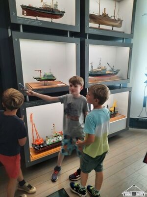 Schifffahrtsmuseum und Lissi_6  (Bild vergr&ouml;&szlig;ern)
