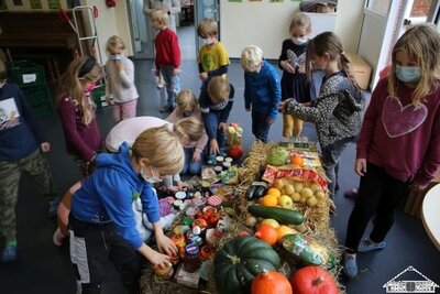 Erntedankfest_13  (Bild vergr&ouml;&szlig;ern)