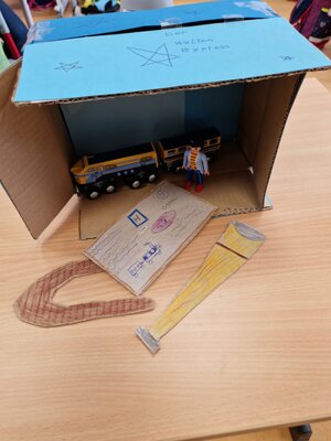 Foto des Albums: Buchvorstellung im Schuhkarton Klasse 4b