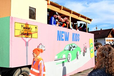 Foto des Albums: Rosenmontag 2023 - Fotos Werner Schachtner