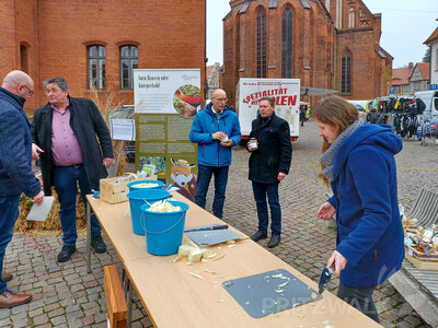 Foto des Albums: Pritzwalker besuchen den Surn-Hansen-Markt in Perleberg