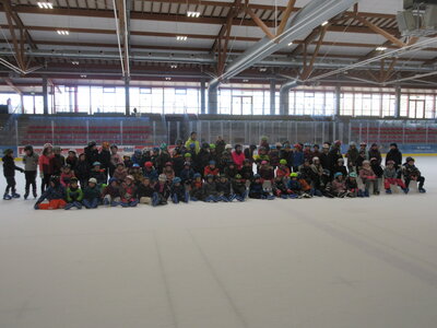 Foto des Albums: Eislaufen in der Eishalle in Mitterteich (03. 03. 2023)