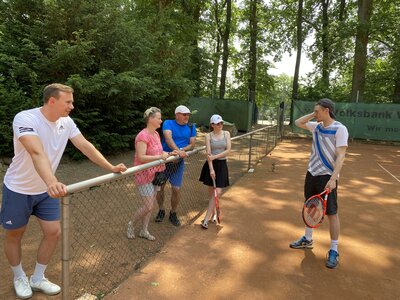 Trainer Elias Wrobel im Gespr&auml;ch  (Bild vergr&ouml;&szlig;ern)