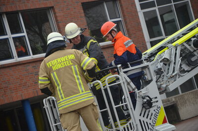Foto des Albums: Prüfung und Weiterbildung Drehleiter