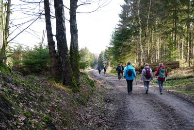 Auf dem Rundweg  (Bild vergr&ouml;&szlig;ern)