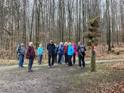 Der "Welt-Wegweiser"  (Bild vergr&ouml;&szlig;ern)