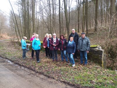 Gruppenbild auf der K&ouml;nigsallee  (Bild vergr&ouml;&szlig;ern)