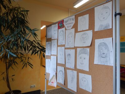 Selbstportr&auml;ts Klasse 4b 