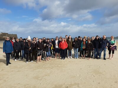Die Gruppe am Strand von St. Malo 