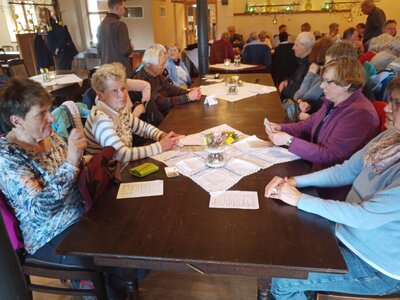Einkehr im Hofcaf&eacute;  (Bild vergr&ouml;&szlig;ern)