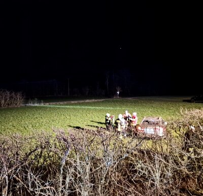 Foto des Albums: THL 3 - VU 1 oder 2 PKW, Person eingeklemmt