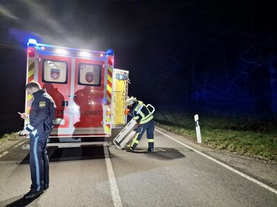 Foto des Albums: THL 3 - VU 1 oder 2 PKW, Person eingeklemmt