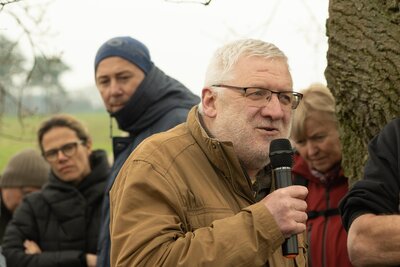 Foto des Albums: Protestwanderung gegen die Errichtung einer Bauschuttdeponie in Holzhausen (15.04.2023)
