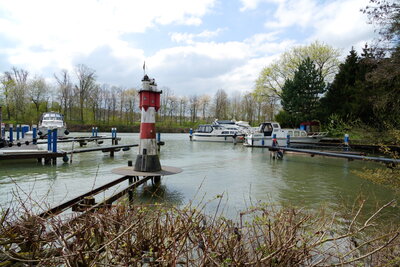 Yachthafen Seelze -1  (Bild vergr&ouml;&szlig;ern)
