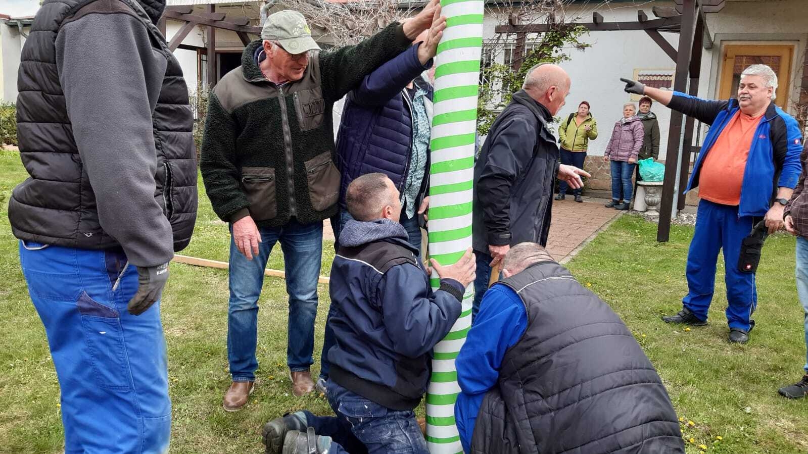 Bild : Aufstellen Maibaum 2023