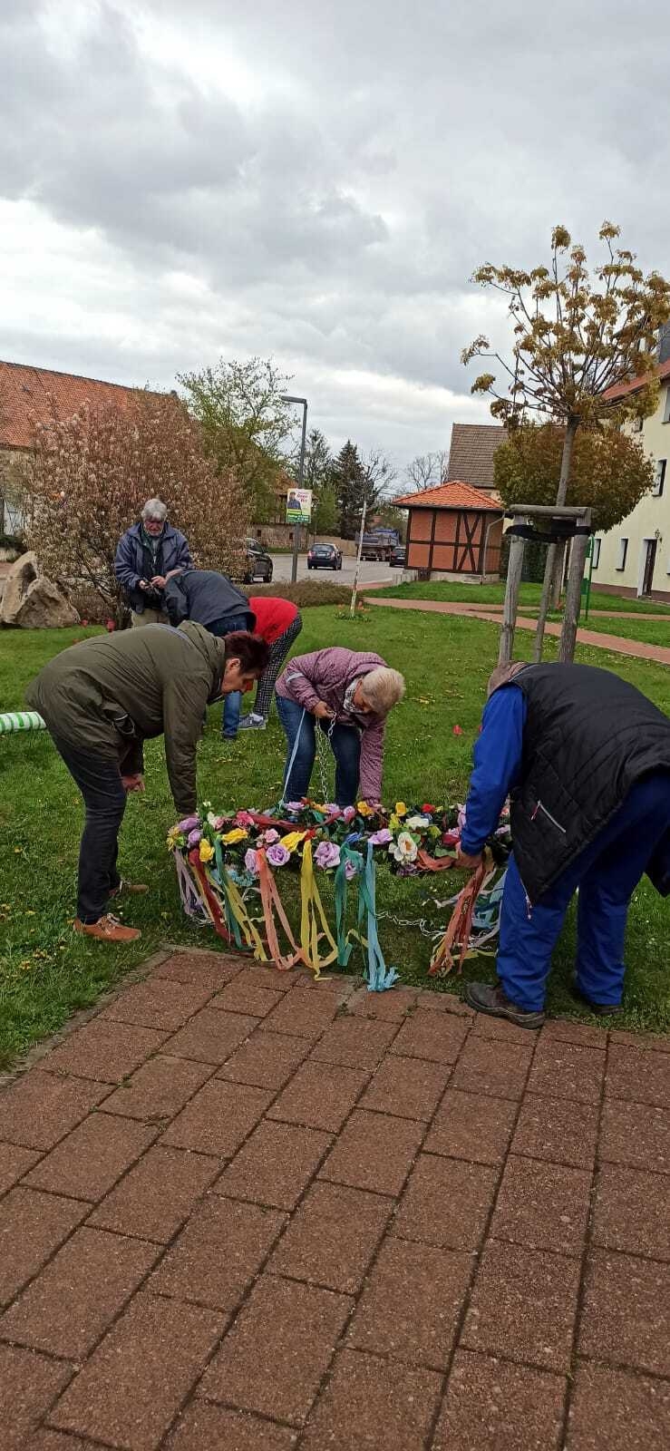 Bild : Aufstellen Maibaum 2023