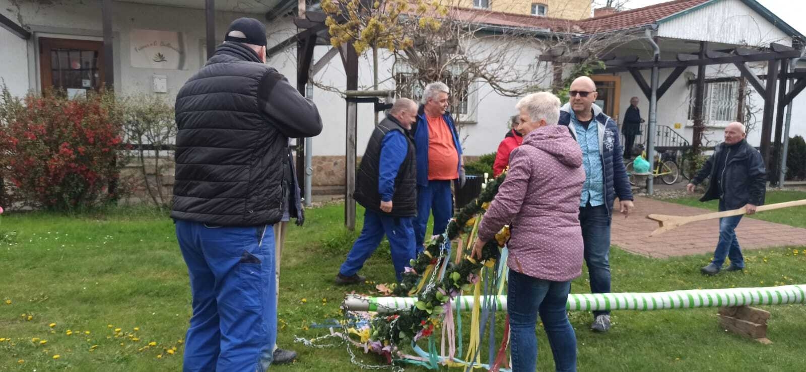 Bild : Aufstellen Maibaum 2023