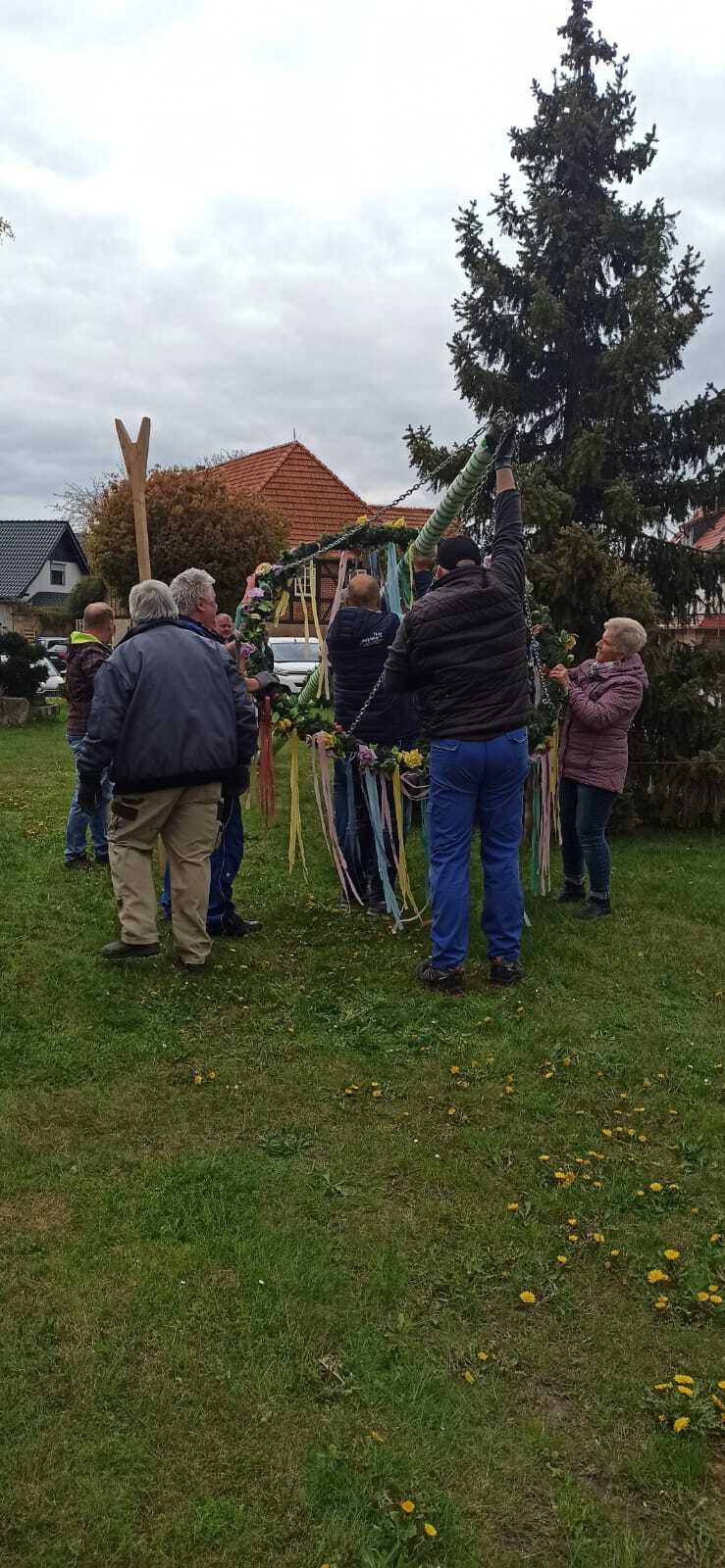 Bild : Aufstellen Maibaum 2023